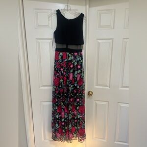 Betsy &‎ Adam Formal Dress Women's  Sleeveless Floral Embroidered Ball. Size 4